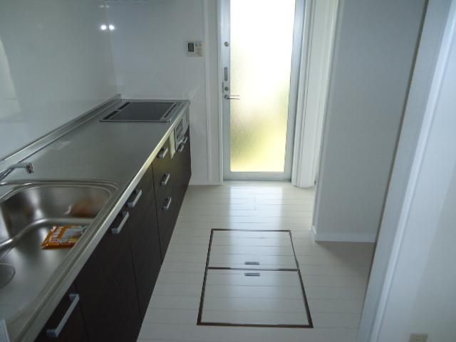 Kitchen. Indoor (August 2, 2013) Shooting