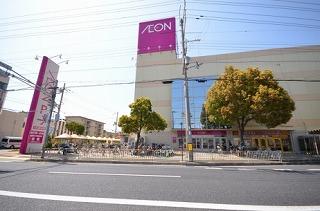 Shopping centre. 1400m to ion