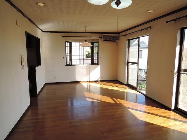 Living. There is a south-facing 20 Pledge