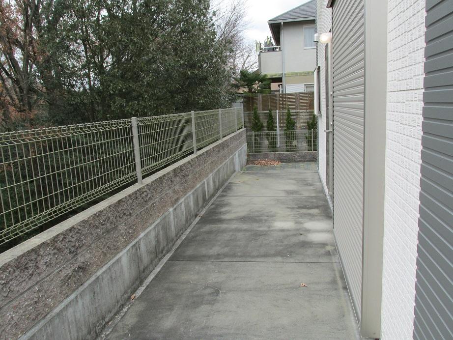 Garden. It is possible to look at the trees of the mountains