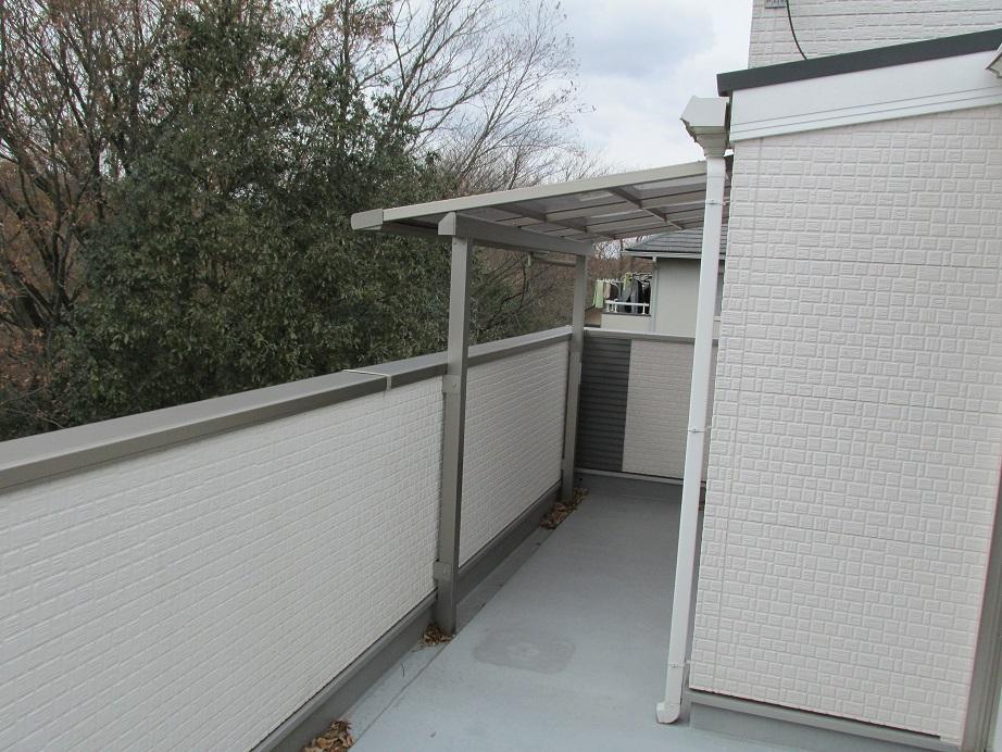 Balcony. Washing thing comes with a terrace to avoid exposure to rain