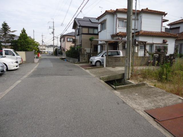 Local photos, including front road. Local (October 4, 2013) Shooting