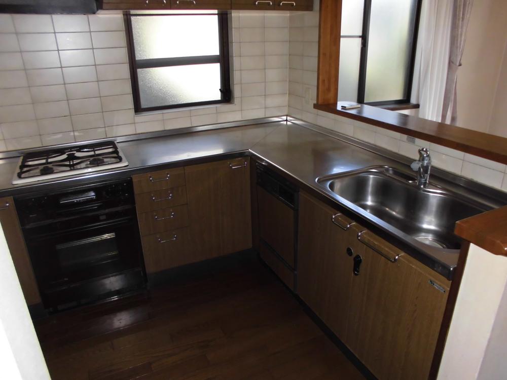 Kitchen. Indoor (11 May 2013) Shooting