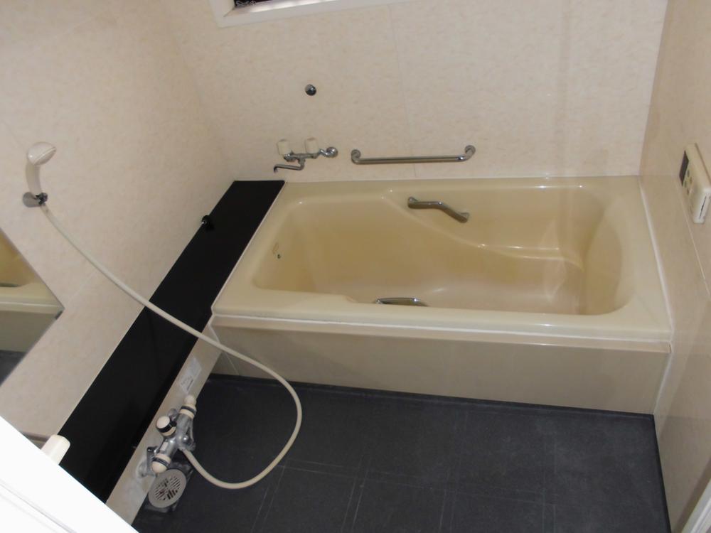 Bathroom. Indoor (11 May 2013) Shooting