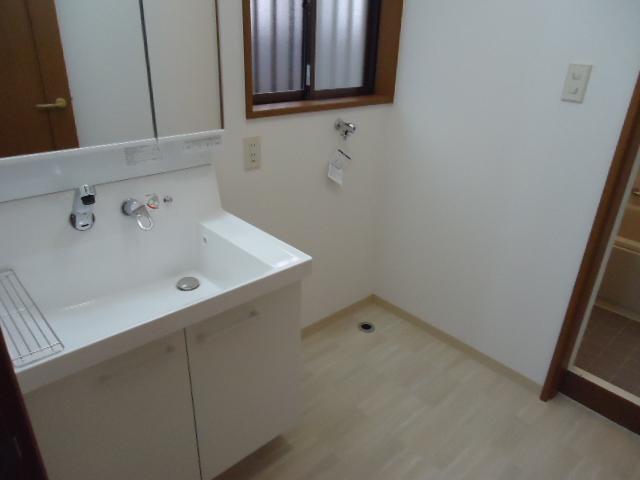 Wash basin, toilet. Local (October 20, 2013) Shooting