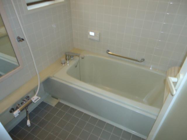 Bathroom. Local (October 20, 2013) Shooting