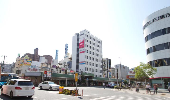 Local land photo. New Rapid stop JR Akashi Station Shuhen is, Always busy with a number of commercial facilities.