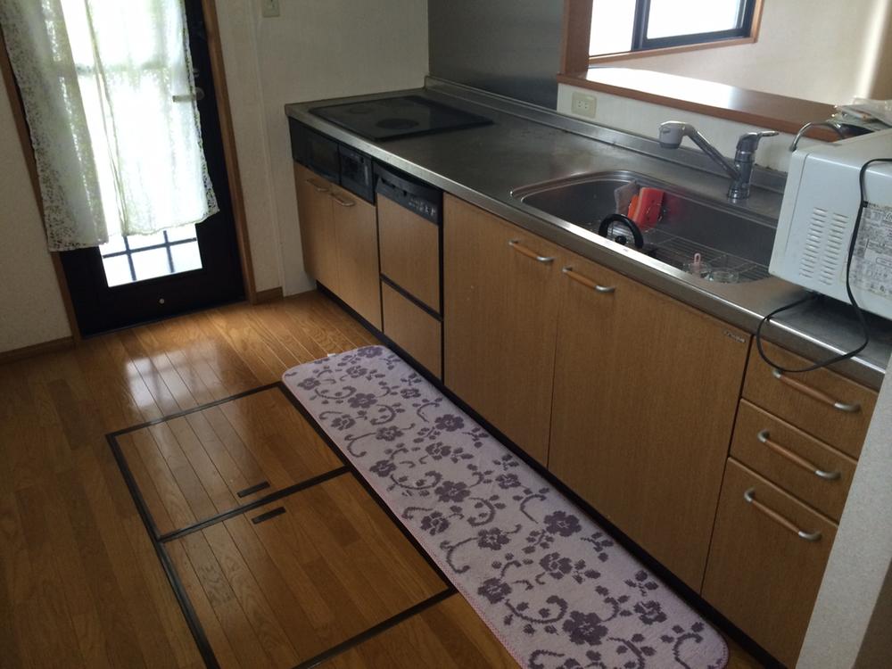 Kitchen. Indoor (11 May 2013) Shooting