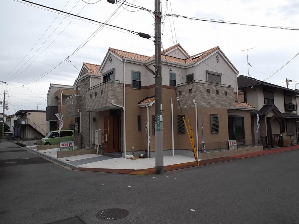 Local photos, including front road. Local (10 May 2013) Shooting