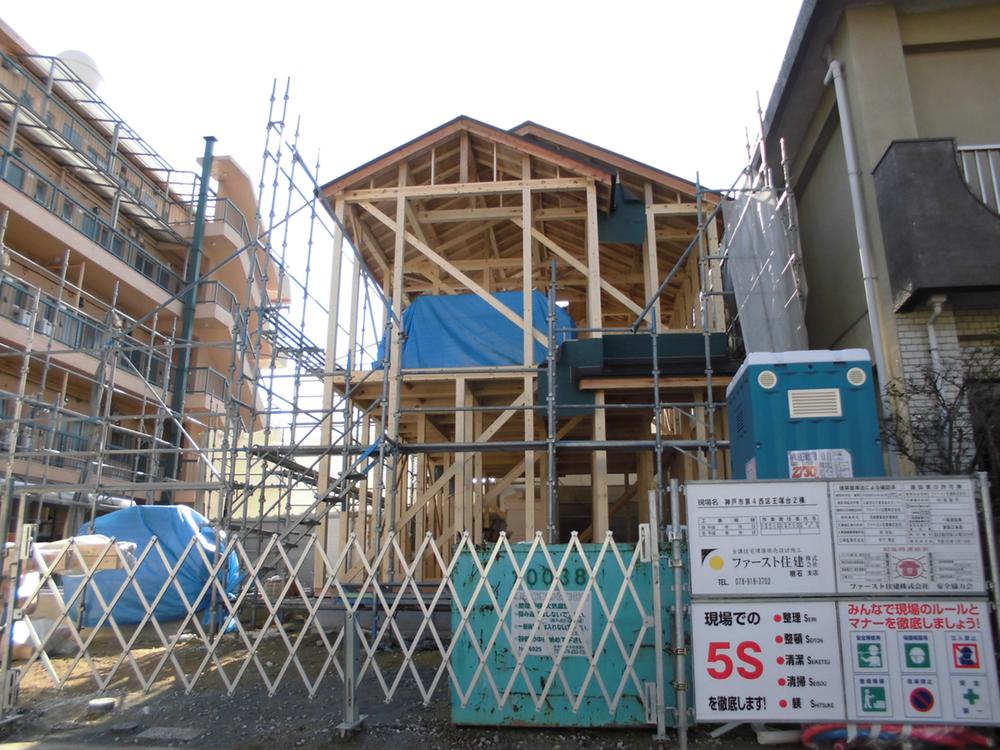 Local appearance photo. Local (12 May 2013) Shooting