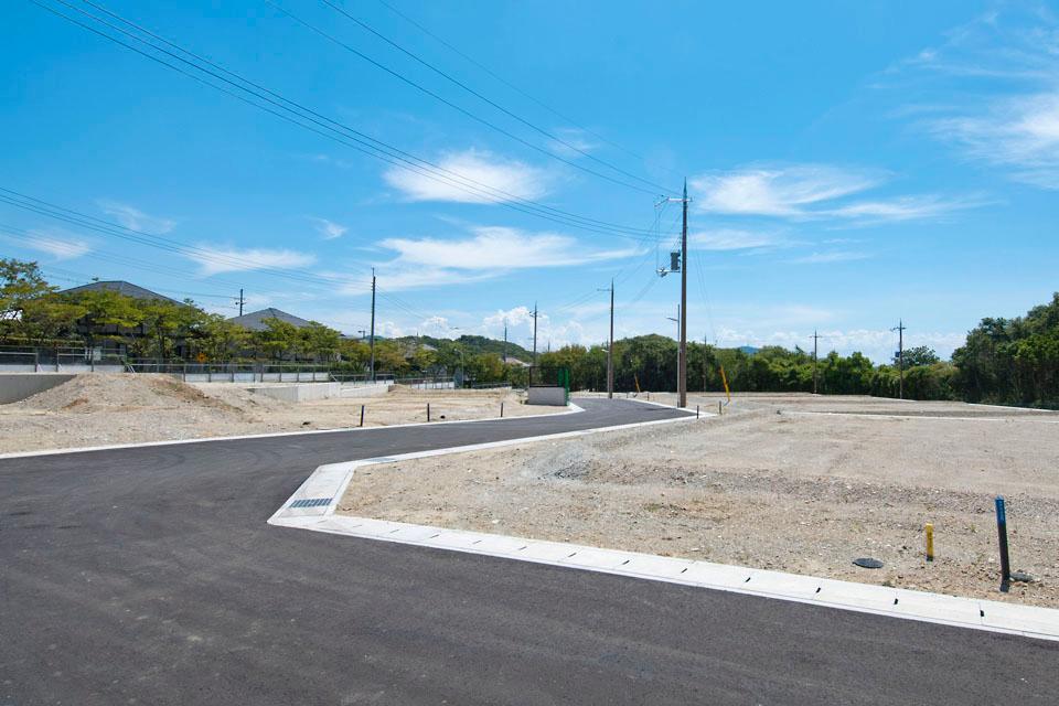 Local photos, including front road. Local (08 May 2013) Shooting Fun rooftops of birth is from now. 