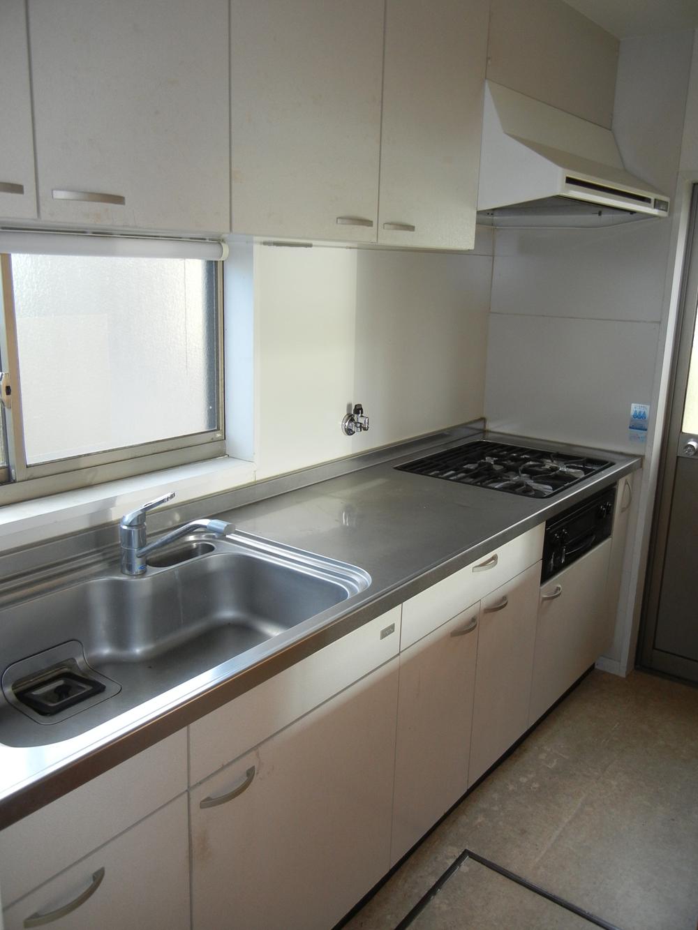 Kitchen. Indoor (11 May 2013) Shooting