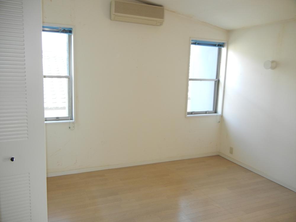 Non-living room. Room (May 2013) Shooting