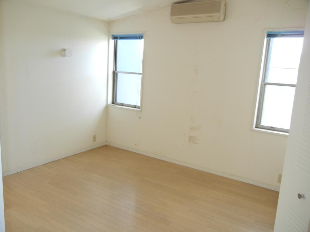 Non-living room. Room (May 2013) Shooting