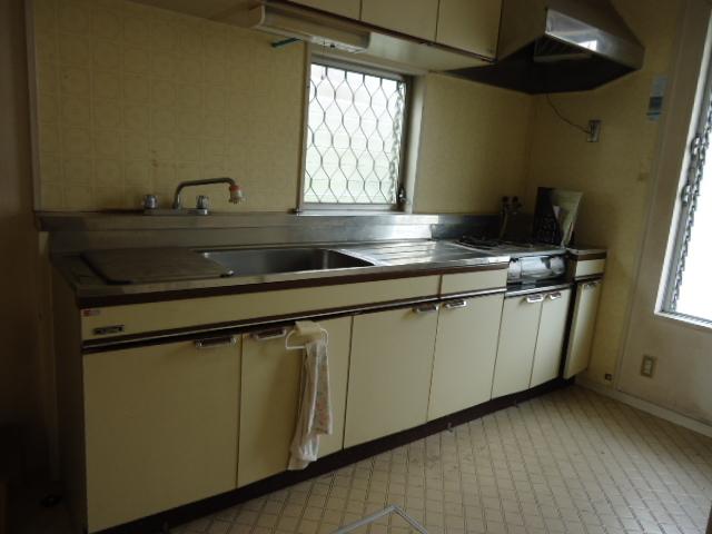 Kitchen. Indoor (10 May 2013) Shooting