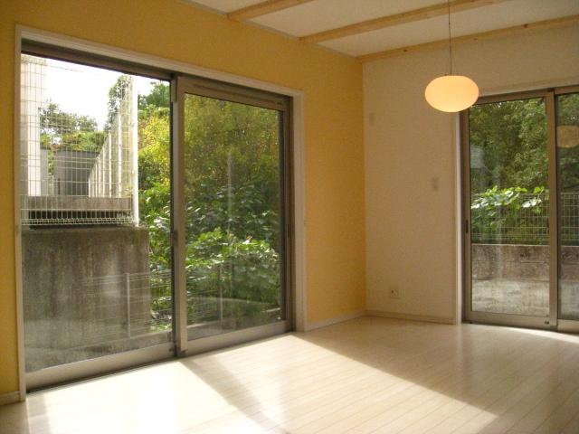 Living. Local (11 May 2013) Shooting