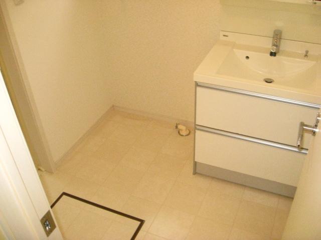 Wash basin, toilet. Local (11 May 2013) Shooting