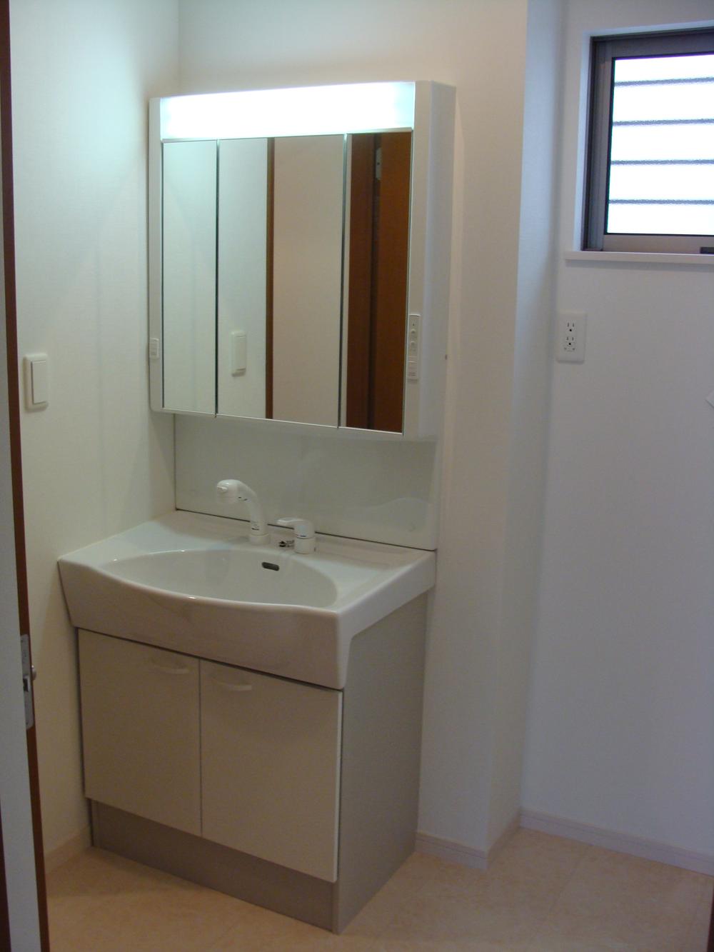 Wash basin, toilet. Indoor (10 May 2013) Shooting