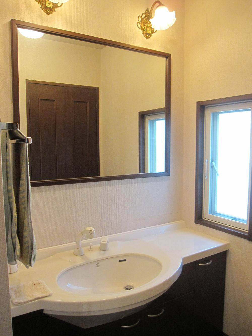 Wash basin, toilet. Indoor (11 May 2013) Shooting