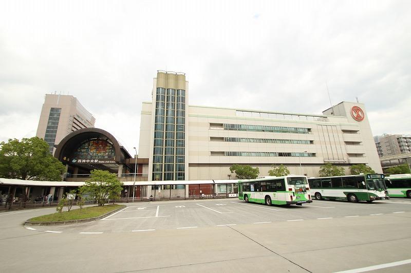 Shopping centre. Until Sogo 2200m