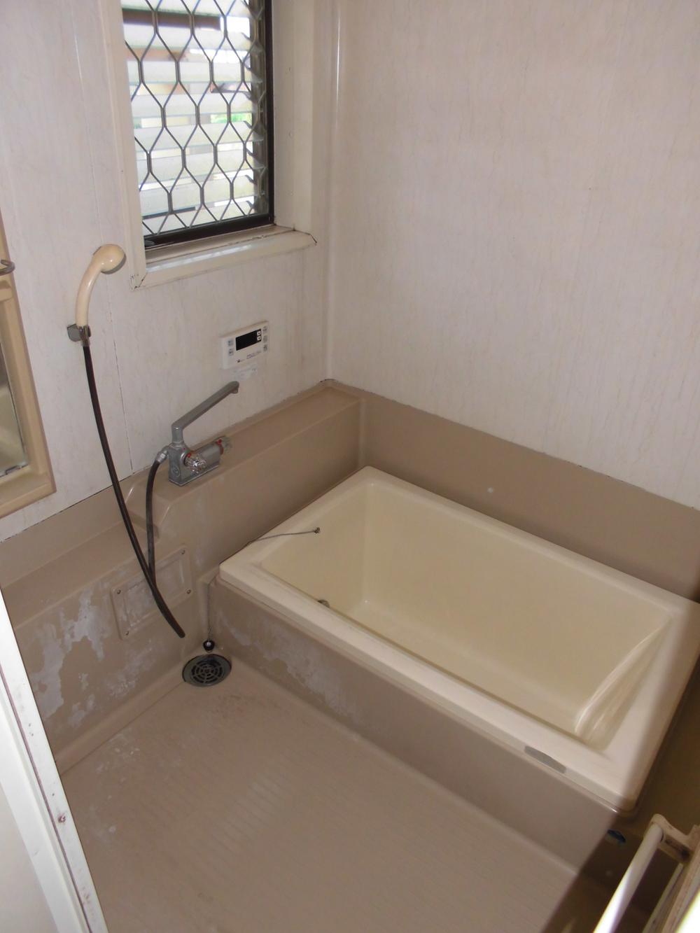 Bathroom. Indoor (12 May 2013) Shooting