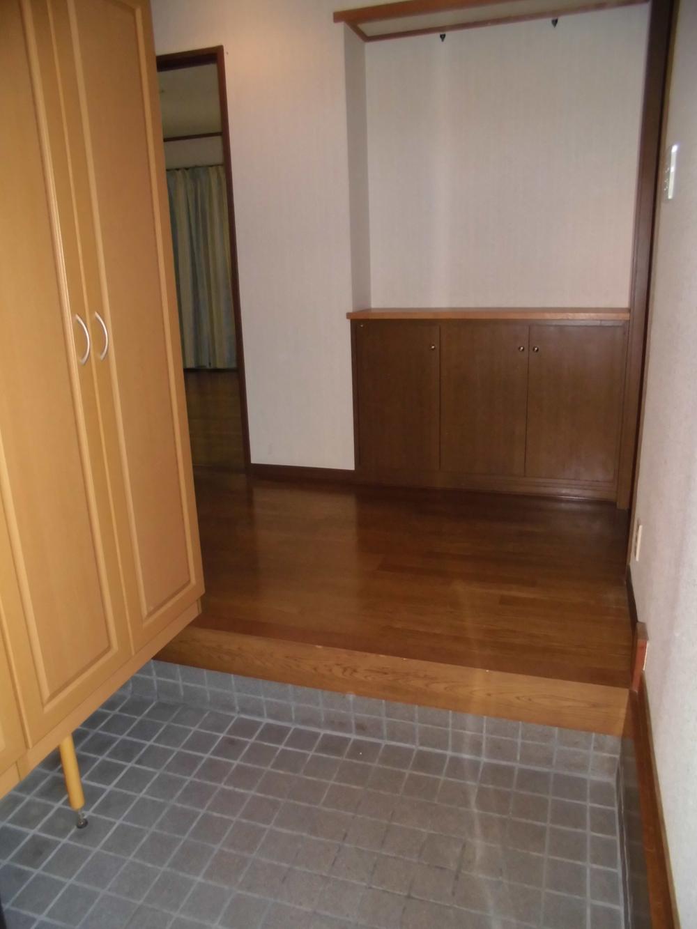 Entrance. Local (12 May 2013) Shooting