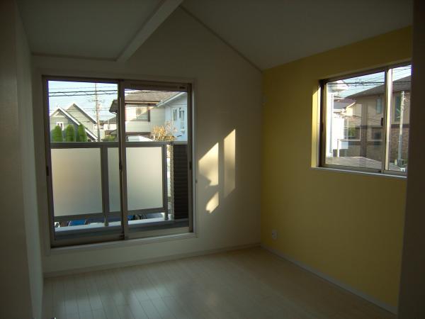 Non-living room. This room also, It is with a loft