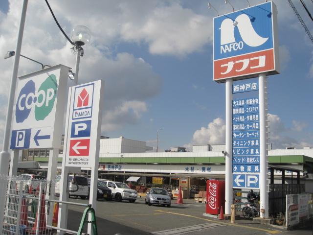 Home center. Nafuko ・ 500m consumer electronics products to Yamada Denki ・ Sunday goods, All set here. Gardening ・ Dog House, etc., It is jostling to do.