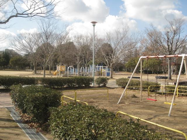park. To the rest of the 230m Tama to Central Park, And children, Dotchiboru ・ Jump rope. It revives the forgotten had space.