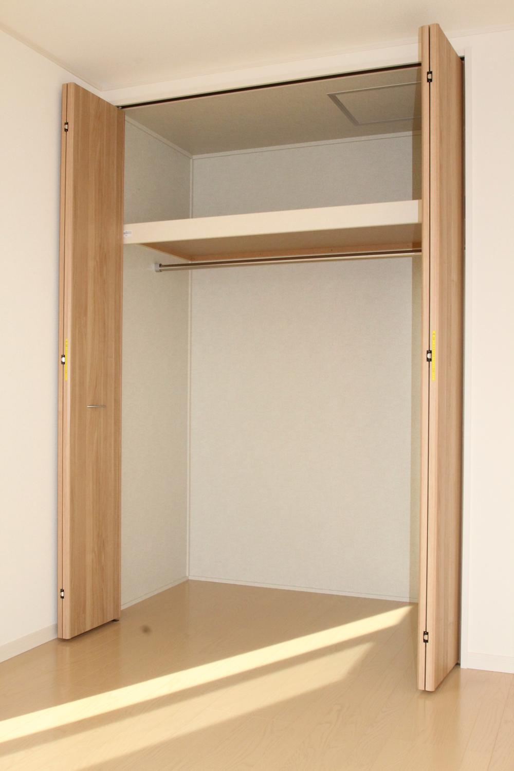 Same specifications photos (Other introspection). ○ consideration the most storage Among the room. By employing a large closet, You can cleanly produce a room. Probably you want to call the "friends in the house.