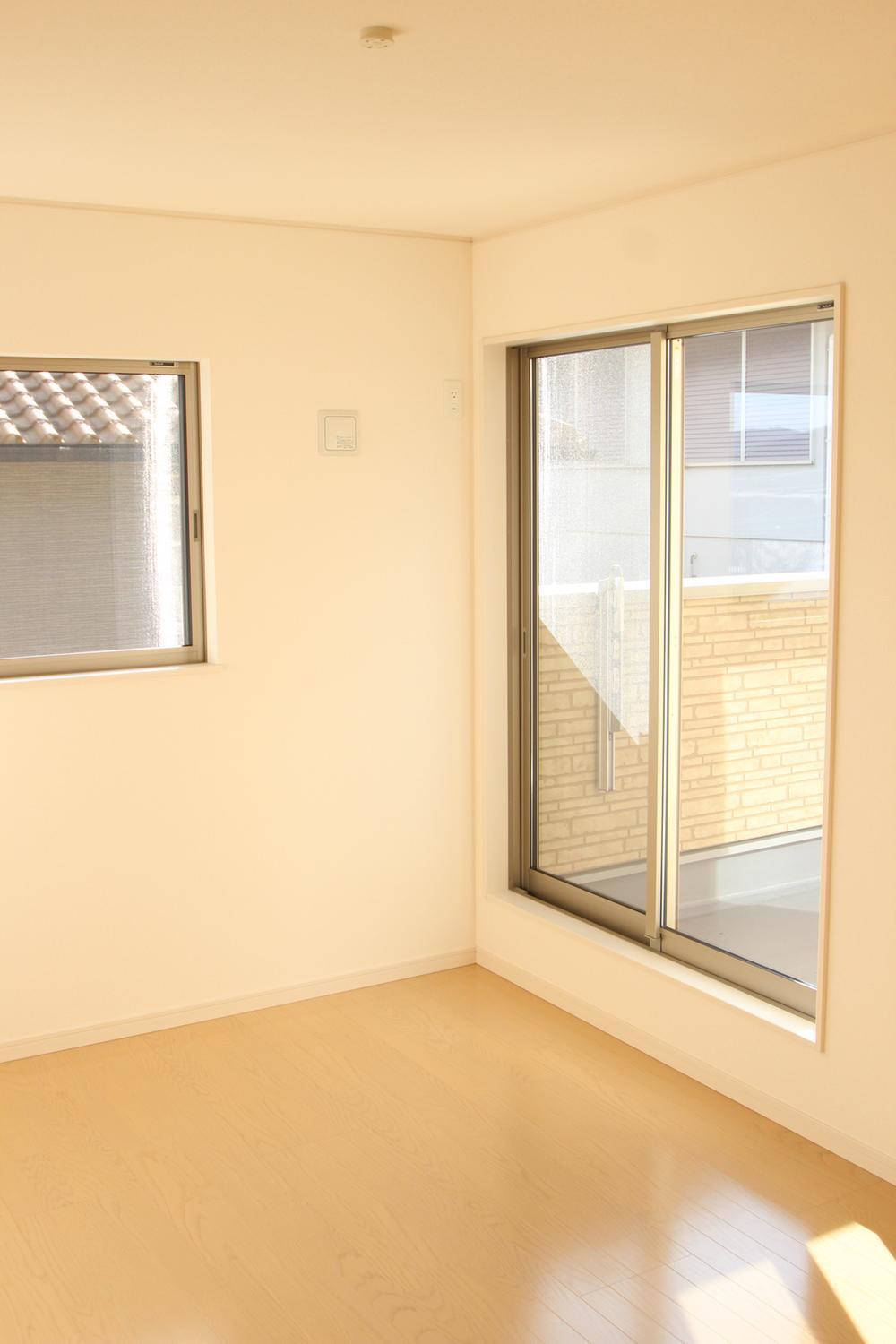 Same specifications photos (Other introspection). Same specifications