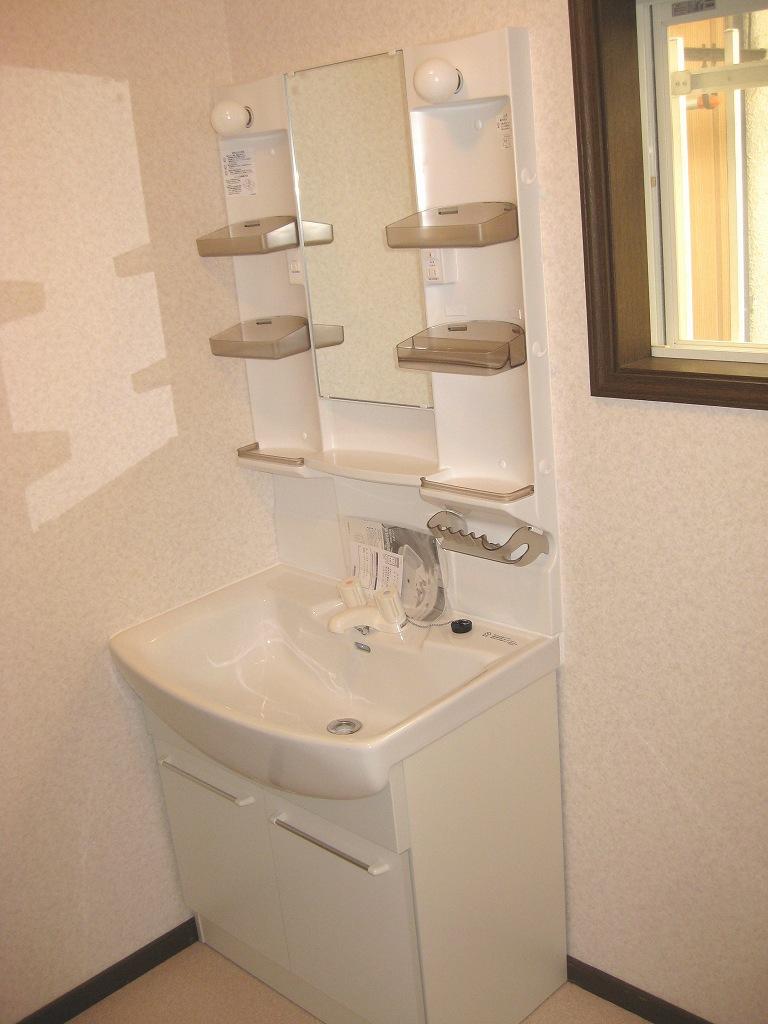 Wash basin, toilet. Indoor (September 2013) Shooting