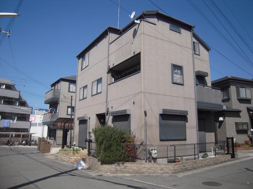 Local appearance photo. Local (12 May 2013) Shooting