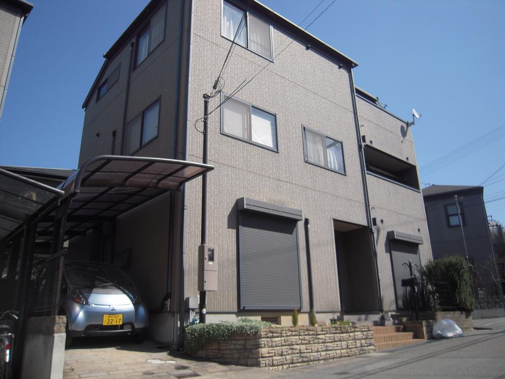 Local photos, including front road. Local (12 May 2013) Shooting