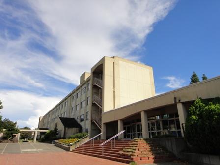 Junior high school. 2300m to Kobe Municipal Nagasaka junior high school