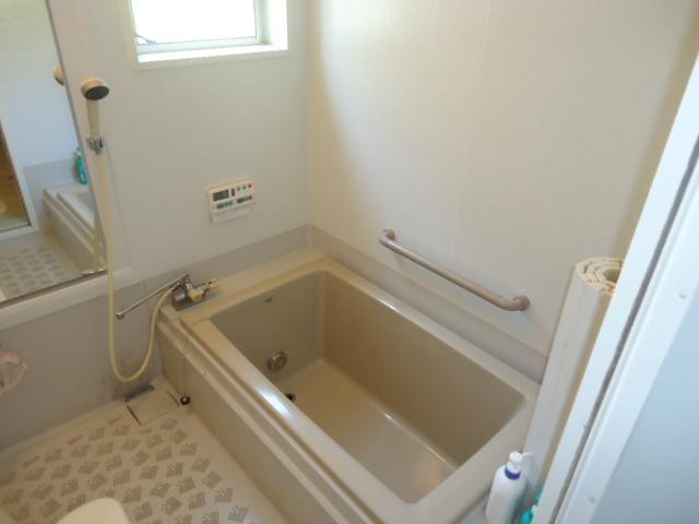 Bathroom. Indoor (06 May 2013) Shooting