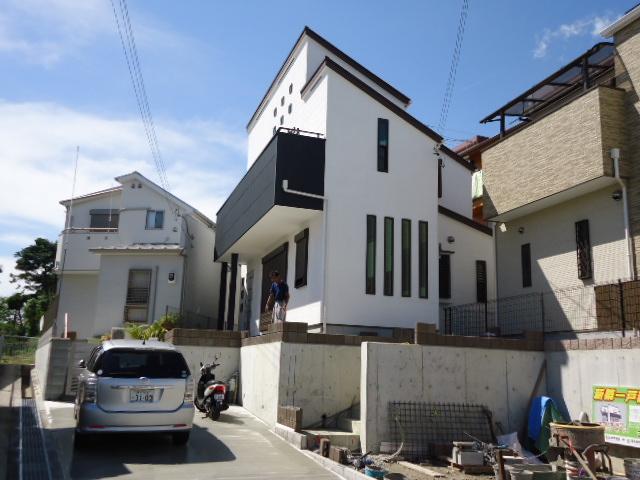 Local photos, including front road. Local (September 6, 2013) Shooting