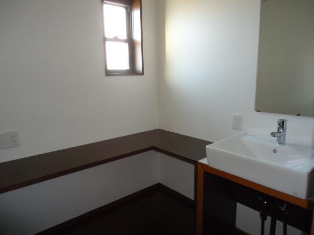 Wash basin, toilet. Local (September 21, 2013) Shooting