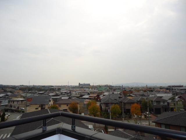 View photos from the dwelling unit. Local (November 17, 2013) Shooting