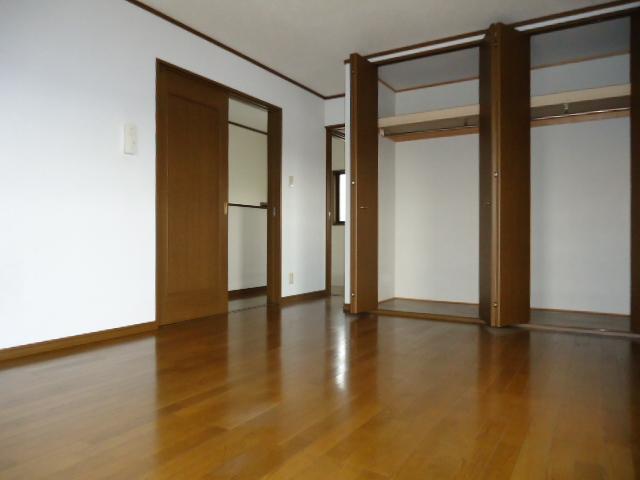 Non-living room. Local (November 17, 2013) Shooting