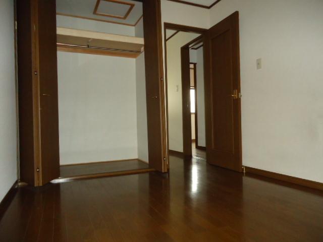 Non-living room. Local (November 17, 2013) Shooting