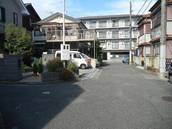 Local photos, including front road. Frontal road