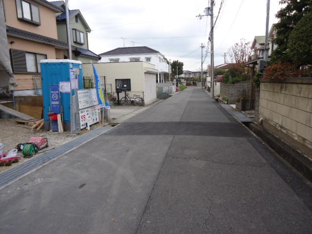 Local photos, including front road. Local (December 12, 2013) Shooting