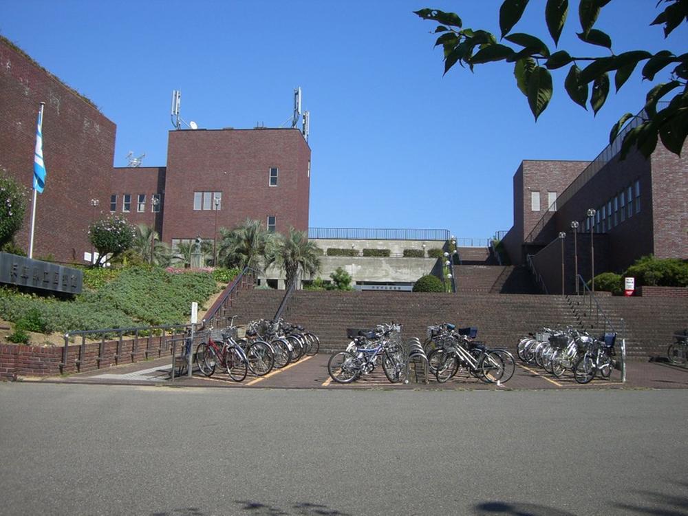 library. 980m to the Hyogo Prefectural Library