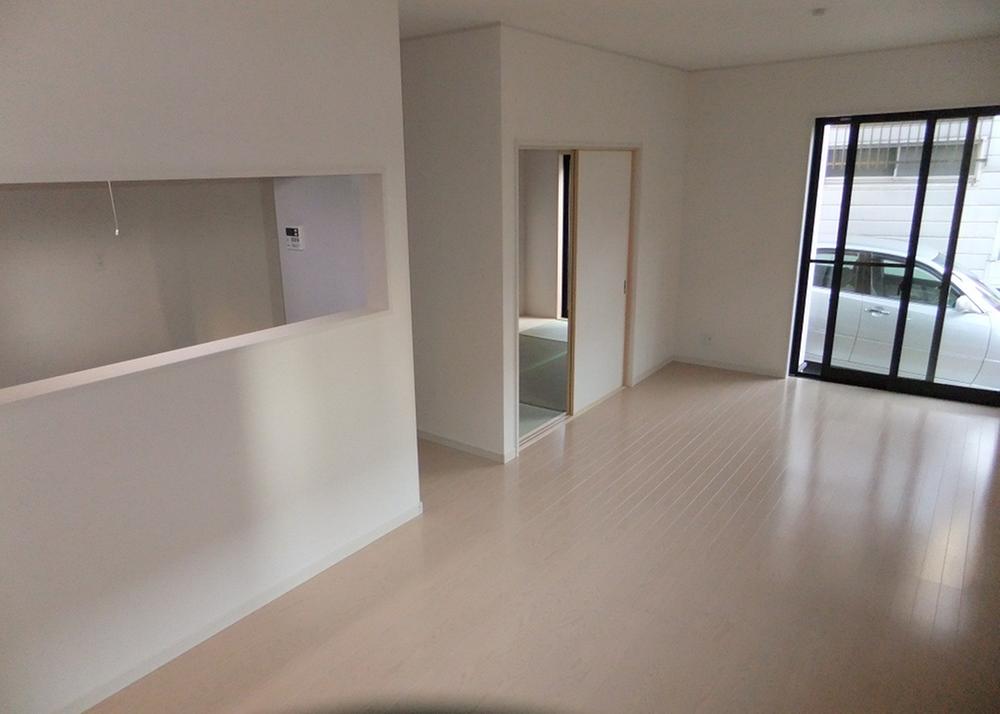 Same specifications photos (living)