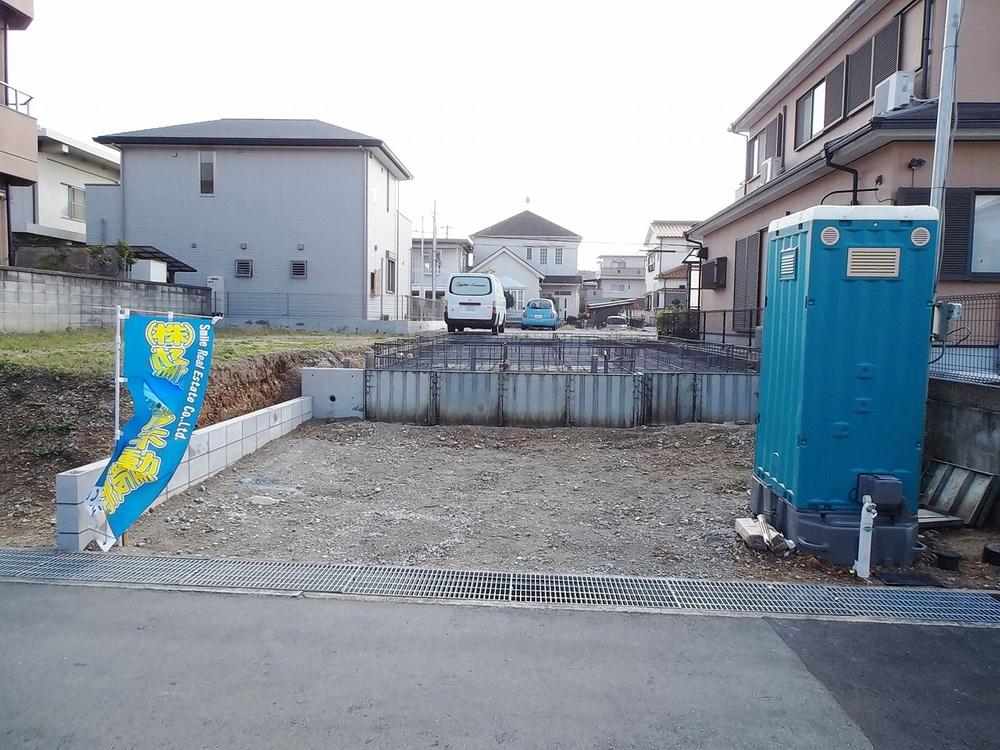 Local photos, including front road. Local (11 May 2013) Shooting