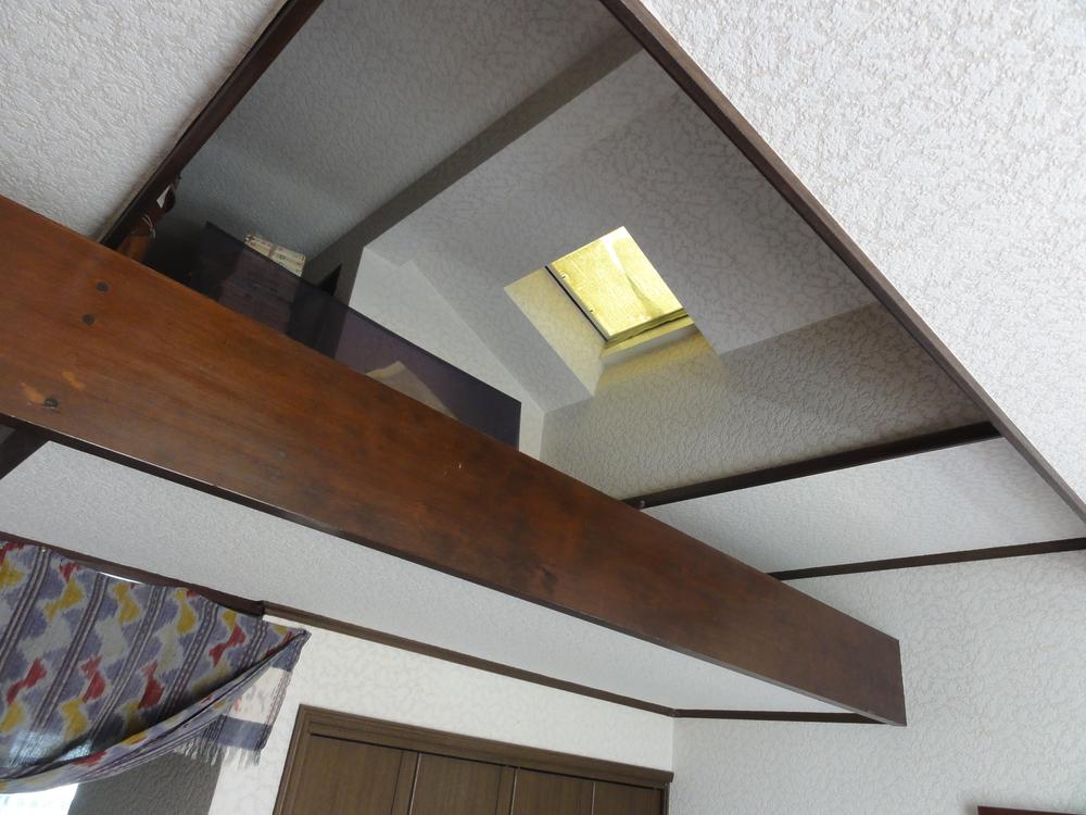 Other introspection. Is the loft of the skylight there!