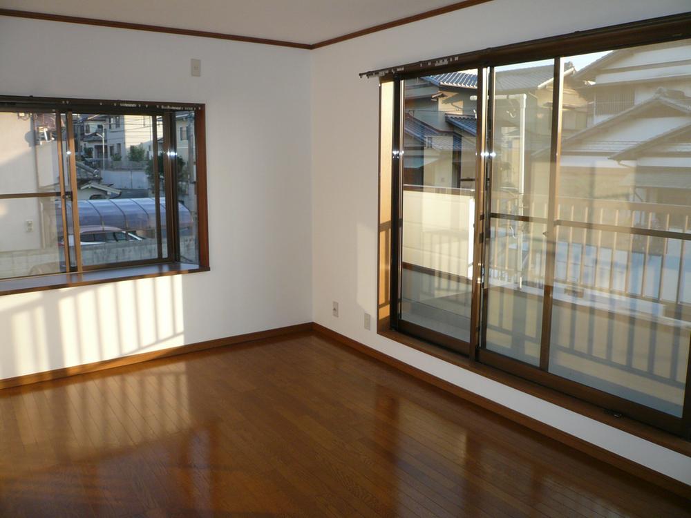 Non-living room. South Western-style 7.5 Pledge