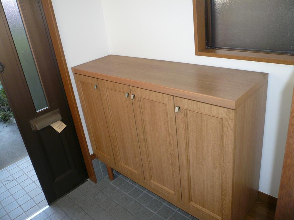 Entrance. Entrance storage