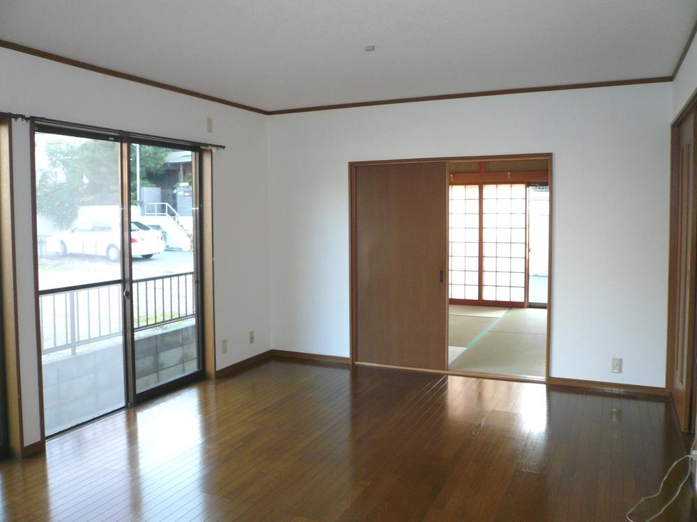 Living. This is the brightness with no lighting.